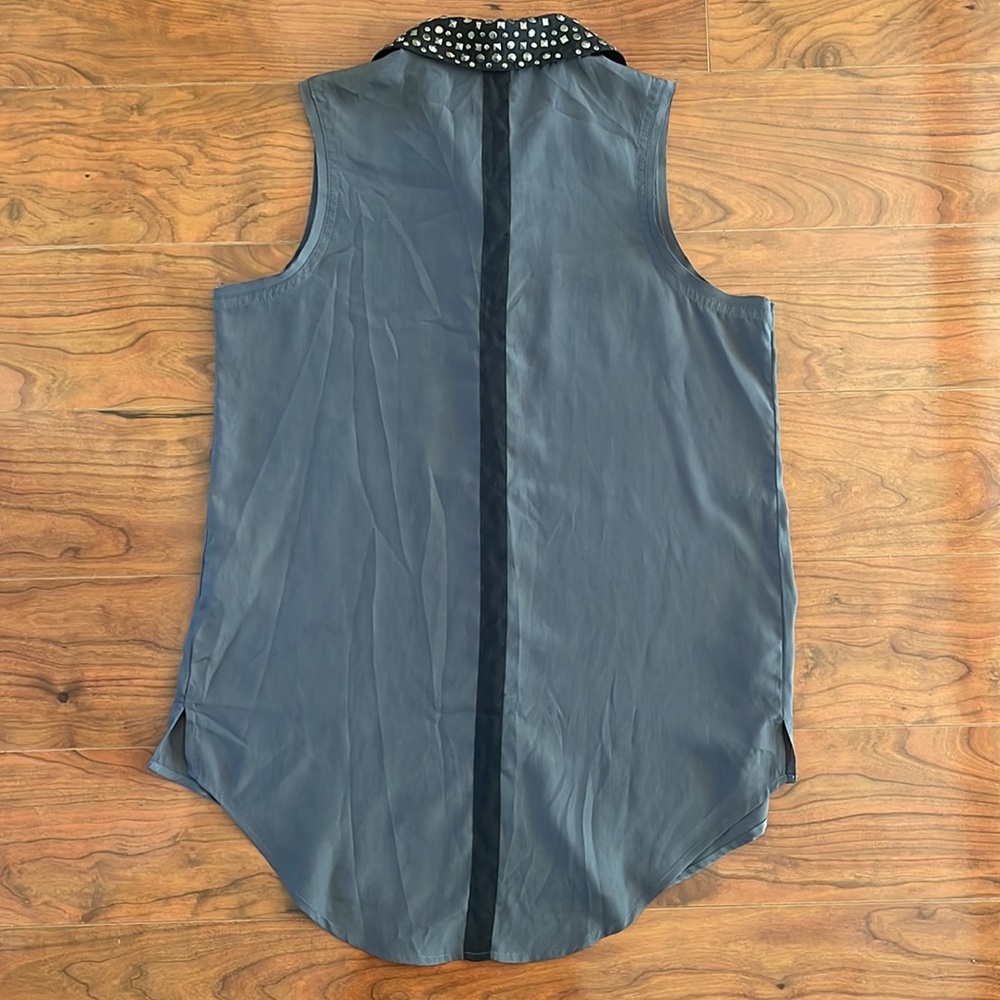 Rock & Republic Gray and Black Studded Button Down Sleeveless Blouse - Picture 7 of 9